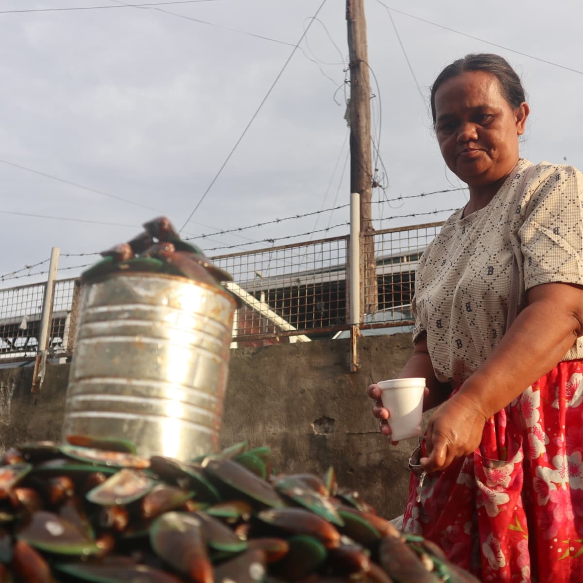 Lordes, a long-time tahong vendor at the Malabon Public Market, continues to rely on mussels as her family’s primary source of income despite shrinking harvests brought about by the loss of Navotas’ traditional tahungan. (Photo by: Zaijan Rio Tengson)